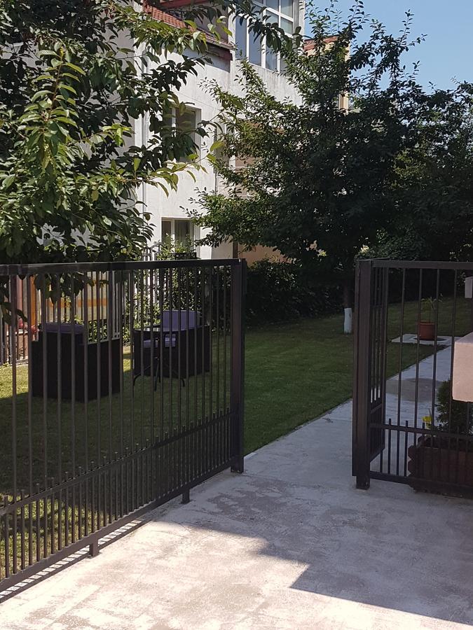 Vilagio Apartments Navodari Bagian luar foto